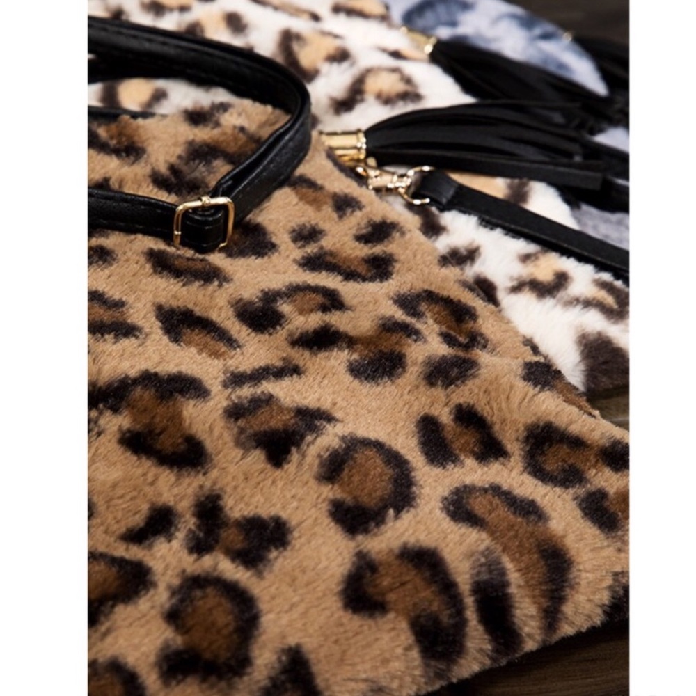 ✨LAST ONE✨FAUX FUR LEOPARD CROSSBODY/CLUTCH BAG - Picture 6 of 8